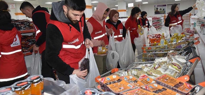 Kızılay'ın açtığı sosyal marketler depremzedelerin hizmetinde