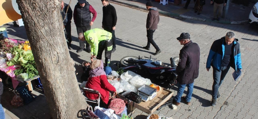 Bayramiç'te pazar tezgahına çarpan motosiklet sürücüsü yaralandı