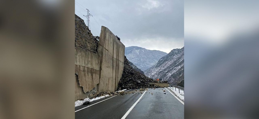 Artvin'de yaşanan heyelan anları kamerada