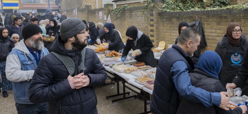 Londra'da Türkiye'deki depremzedeler için kermes düzenlendi