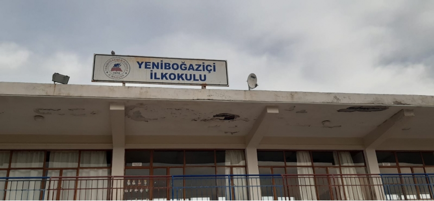 Yeniboğaziçi İlkokulu’nda öğrenciler yeni dersliklere yerleştirildi…Bakan Çavuşoğlu Yeniboğaziçi İlkokulu’nu ziyaret etti