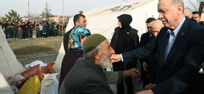 Cumhurbaşkanı Erdoğan, Afşin'deki çadır kentte depremzedelerle bir araya geldi