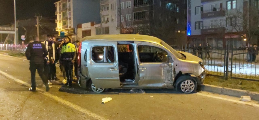 Samsun'da hafif ticari araçla otomobil çarpıştı: 4 yaralı