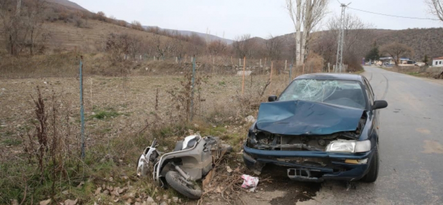 Tokat'ta otomobille motosiklet çarpıştı