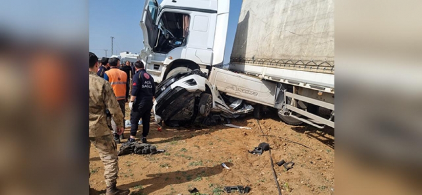 Mardin'de tır ile otomobil çarpıştı: 2 ölü, 2 yaralı