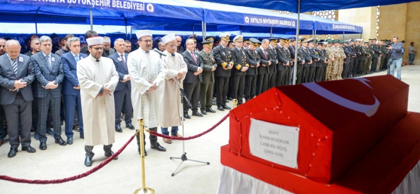 Trafik kazasında şehit düşen astsubay son yolculuğuna uğurlandı