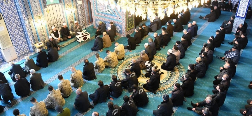 Şırnak'taki tarihi camilerde depremde hayatını kaybedenler için mevlit okutuldu