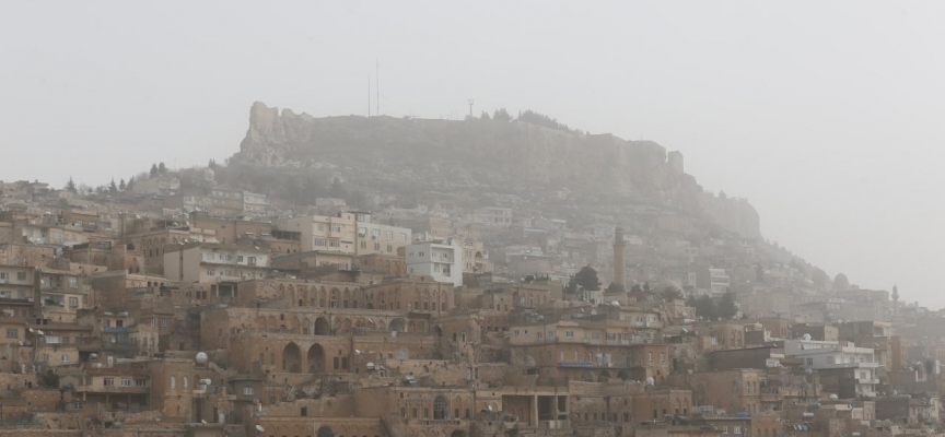 Diyarbakır ve Mardin'de toz taşınımı etkili oldu