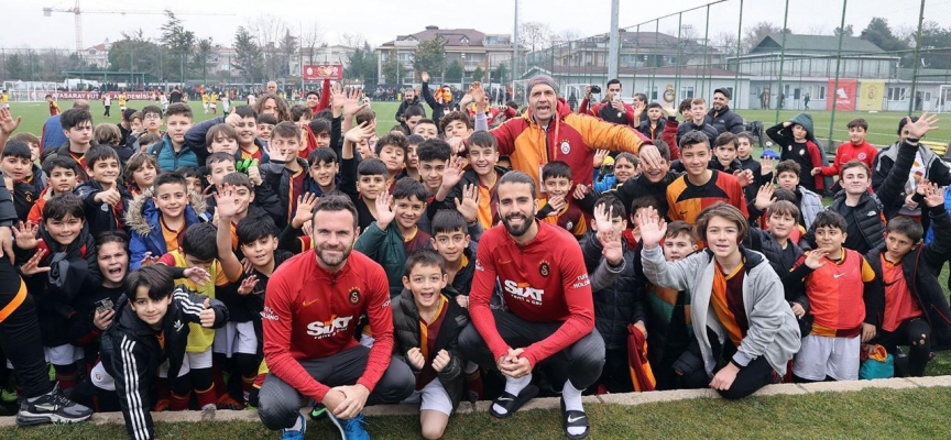 Galatasaraylı futbolculardan "Biz Beraberiz" futbol turnuvasına destek