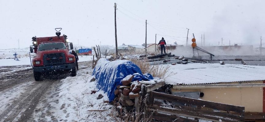 Iğdır ve Ardahan'da çıkan yangınlarda 2 ev hasar gördü