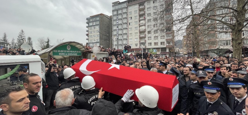 Hatay'da şehit düşen polis memuru Tarakçı, Rize'de son yolculuğuna uğurlandı