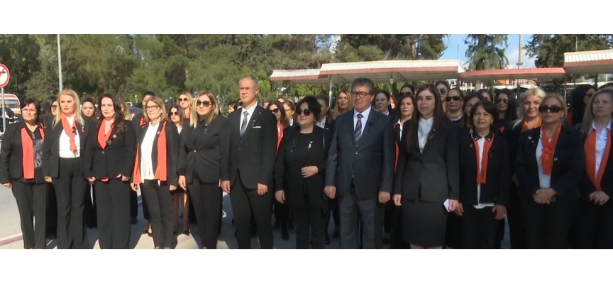 UBP Kadın Kolları Atatürk Anıtı ve Zübeyde Hanım büstüne çelenk sundu