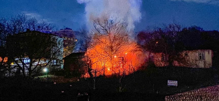 Sinop’ta ahır ve ambar yangını