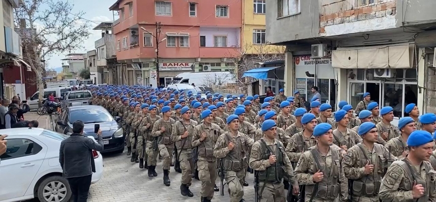 Hatay'daki askerler kentten komando marşıyla ayrıldı