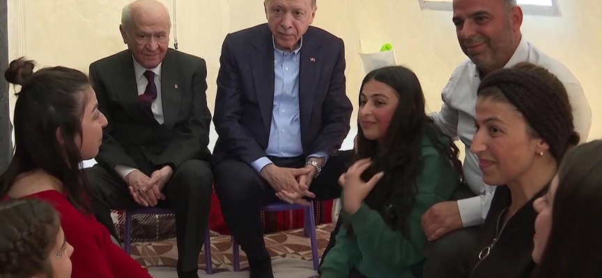 Cumhurbaşkanı Erdoğan ve Bahçeli, depremzedelerle bir araya geldi