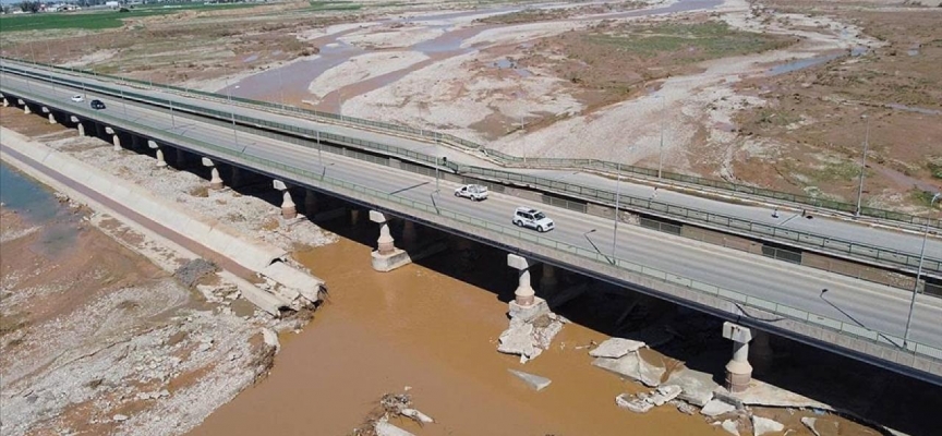 Yoğun yağış nedeniyle Irak'ın en uzun köprüsünün bir kısmı çöktü