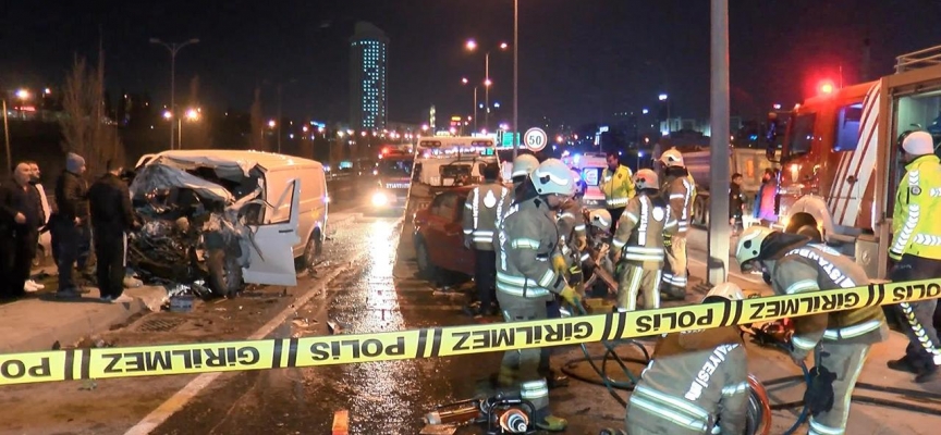 Ehliyetsiz sürücünün kullandığı araç minibüsle çarpıştı: 1 ölü, 2 yaralı
