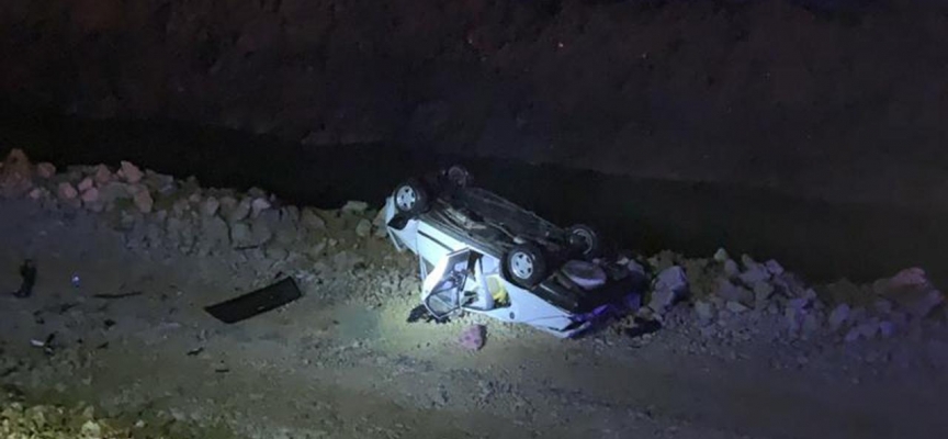 Adana'da otomobil şarampole devrildi: 4 yaralı