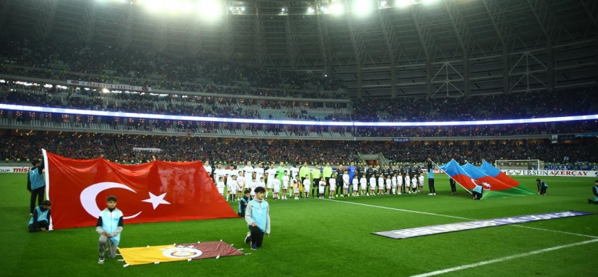 Galatasaray ile Karabağ depremzedeler için sahaya çıktı