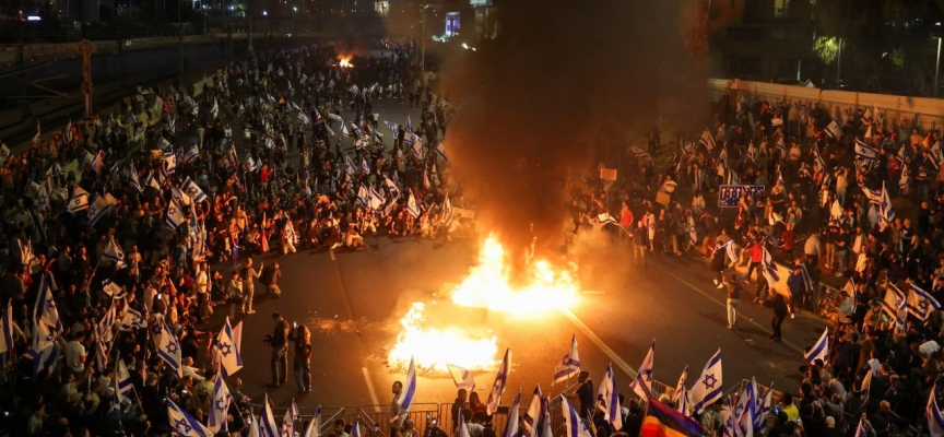 İsrail'deki tartışmalı yargı reformu koalisyonda çatlağa neden oldu