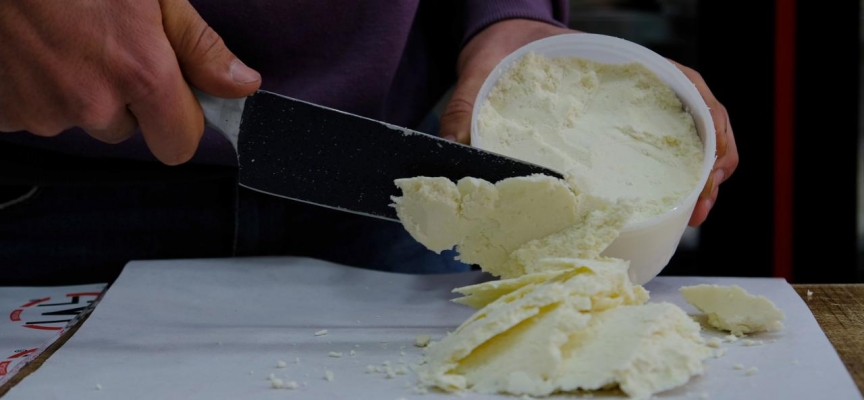 Erzincan’da sahur sofralarının vazgeçilmezi: “Tulum peyniri”