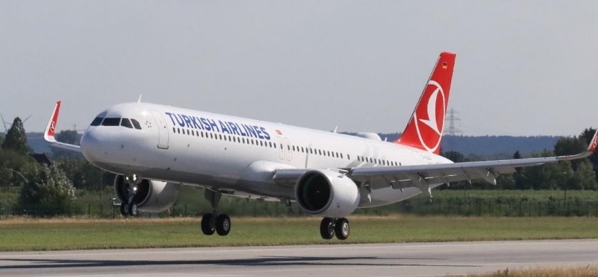 Viyana Havalimanı'nda savrulan araç THY uçağına çarptı
