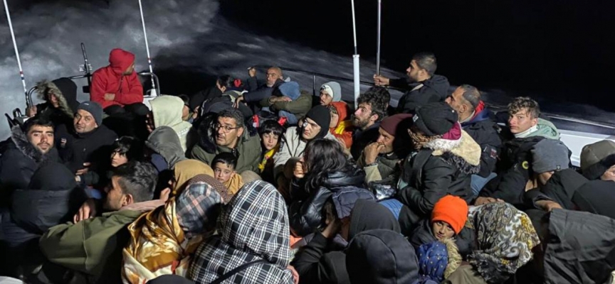 Yunanistan'ın ölüme terk ettiği 59 düzensiz göçmen kurtarıldı