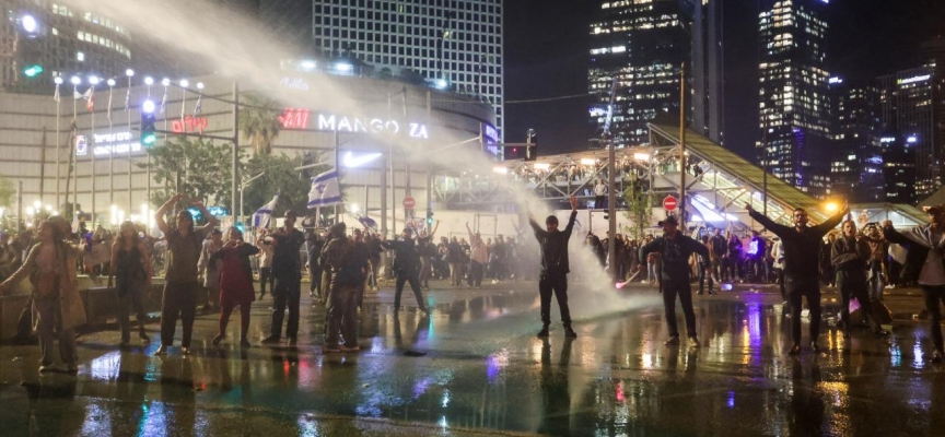 İsrail polisi Tel Aviv'de, yargı düzenlemesi karşıtlarının gösterisine müdahale etti