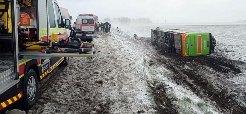 Ukrayna’da yolcu otobüsü şarampole yuvarlandı: 18 yaralı