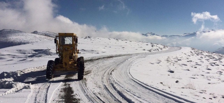 Kayseri Yahyalı'da kar yağışı etkili oluyor