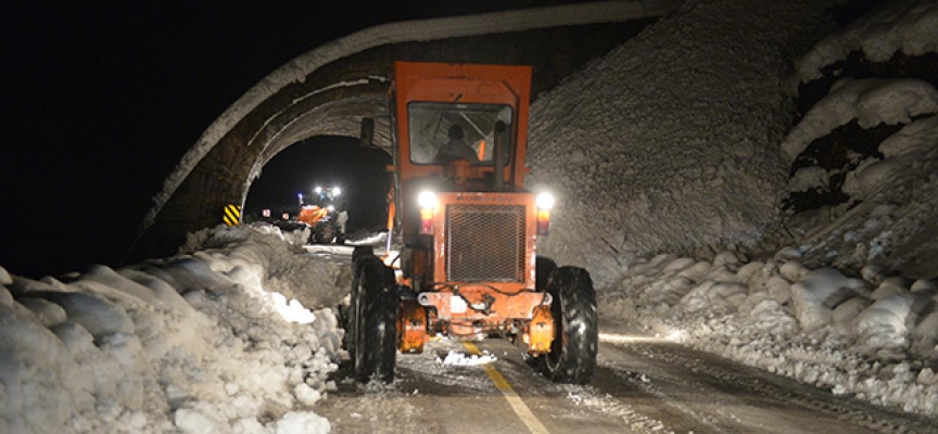 Tunceli-Erzincan kara yolu yoğun kar nedeniyle trafiğe kapatıldı