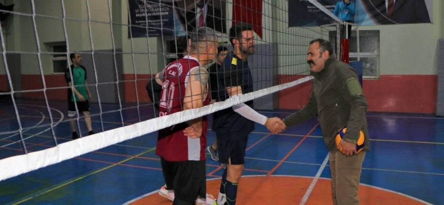 Siirt’te kurumlar arası voleybol turnuvası başladı