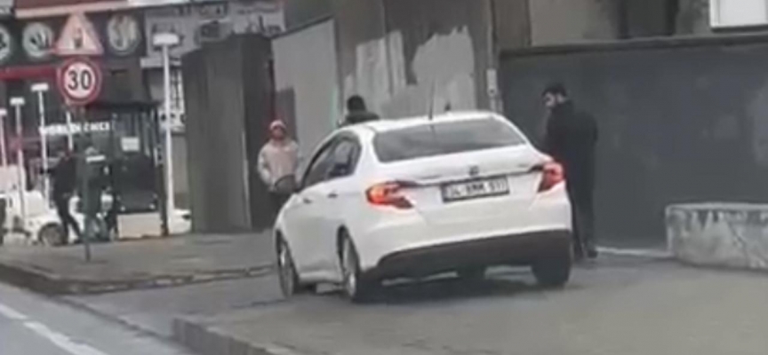 Trafikten kaçmak için kaldırımdan gitti