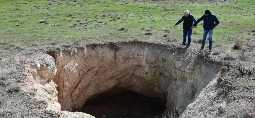 Sivas'ta depremler sonrası obruklar oluştu