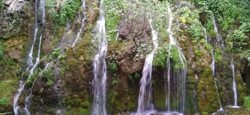 Depremler sonrası şelalenin suyu kurudu