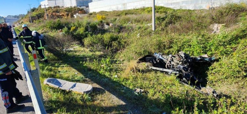 Bursa'da belediye otobüsü bariyerlere ok gibi saplandı: 1'i ağır 5 yaralı