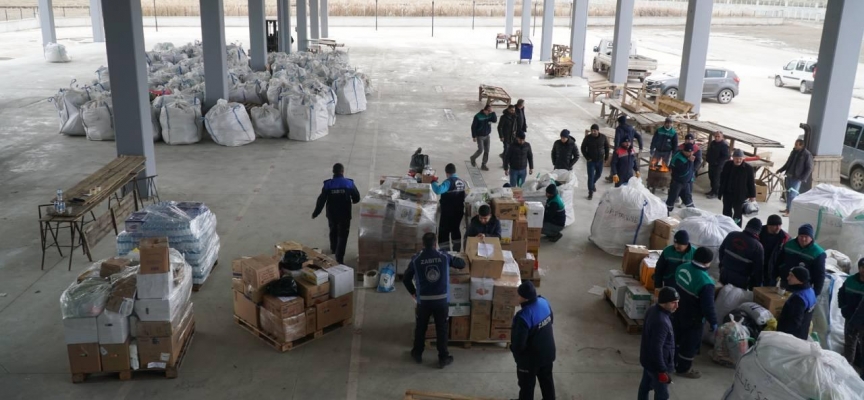 Amasya'da öğrencilerden deprem bölgesine yardım