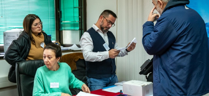 Karadağ'da cumhurbaşkanı seçiminin ikinci turunda oy kullanma işlemi başladı