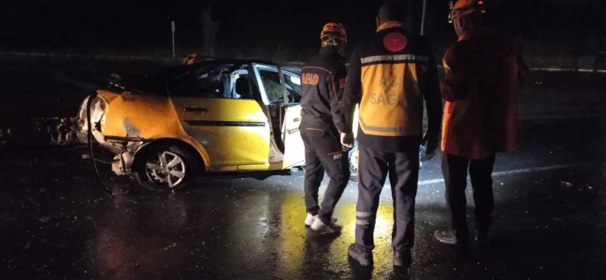 Zonguldak'ta takla atan taksi direğe çarparak durabildi: 1 ölü, 2 yaralı