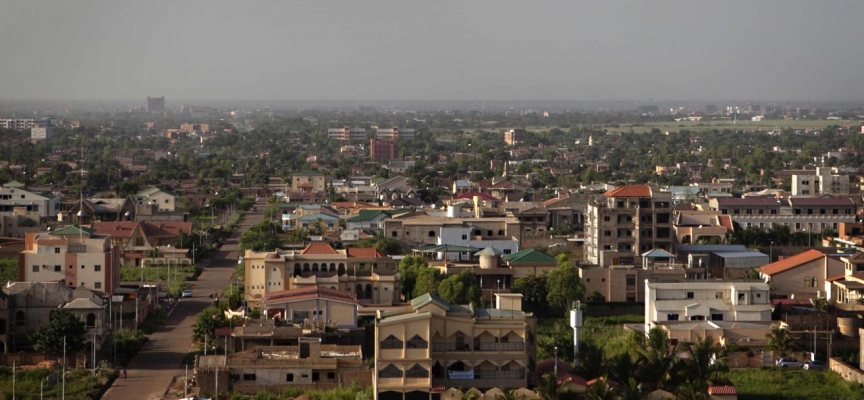 Burkina Faso yönetimi, 2 Fransız gazeteciyi sınır dışı etti