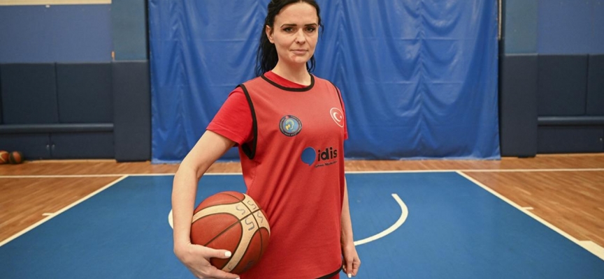 İşitme engelli milli basketbolcu Viktoriya Koyuncu azmiyle gençlere örnek oluyor