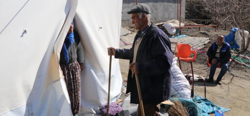 Depremde 14 canın kaybedildiği kahvehaneden kurtulan tek kişi oldu