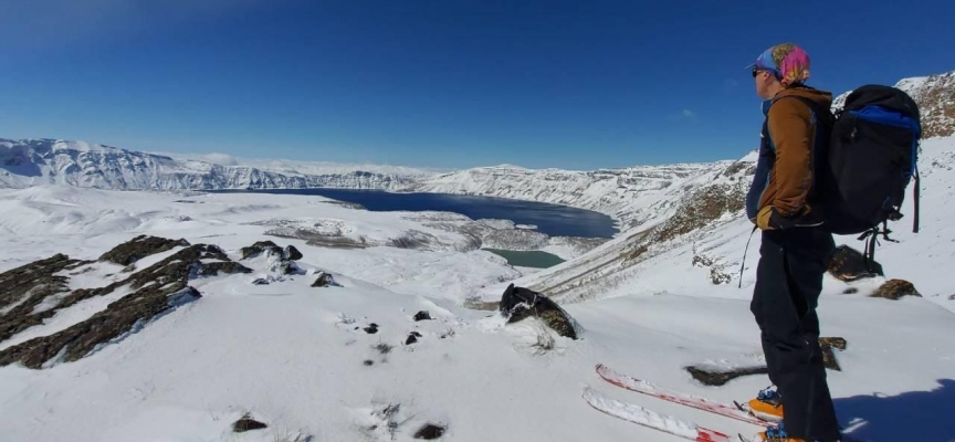 Yerli ve yabancı dağcılar, Nemrut Dağı'na kayaklı tırmanış yaptı