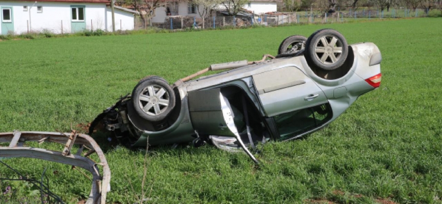 Tokat'ta tarlaya devrilen otomobildeki 2 kişi yaralandı