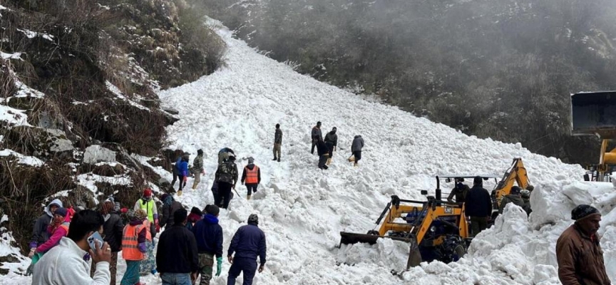 Hindistan'da çığ düşmesi sonucu 6 kişi öldü