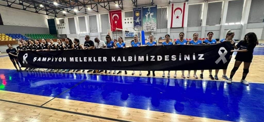 Kadın polisler Şampiyon Melekler anısına oynadı