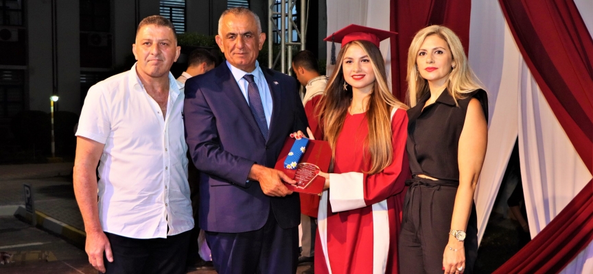 Atatürk Öğretmen Akademisi mezunları törenle diplomalarını aldı