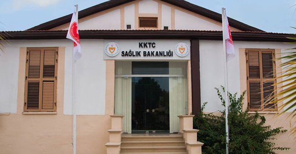 Sağlık Bakanlığı’ndan uyarı: 10.00-17.00 saatleri arasında 10 dakikadan fazla güneş altında kalınmamalı