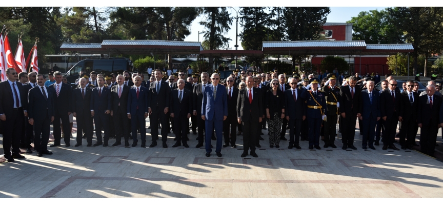 20 Temmuz Barış ve Özgürlük Bayramı kutlamaları çerçevesinde Lefkoşa’daki Atatürk Anıtı önünde tören düzenlendi