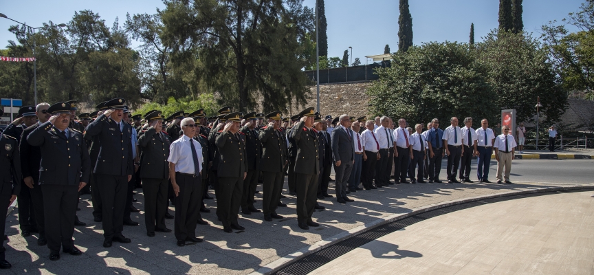 1 Ağustos Toplumsal Direniş Bayramı… Lefkoşa Şehitler Anıtı’nda tören düzenlendi